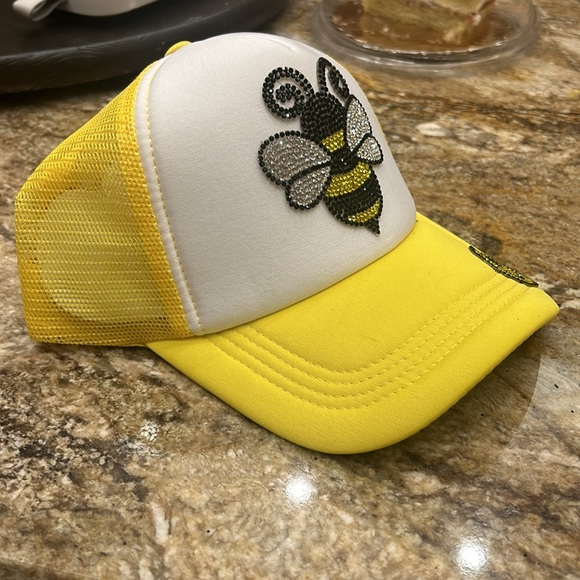 Rhinestone crystal bee smiley face trucker hat - Picture 3 of 5